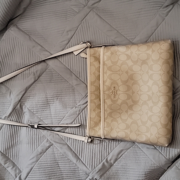 Tan coach purse - Picture 1 of 7